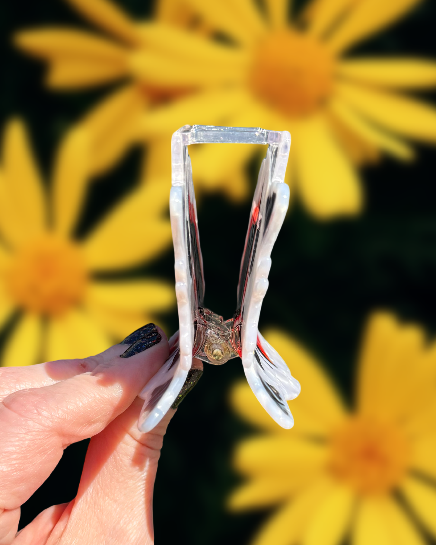 White Hausu Hair Claw